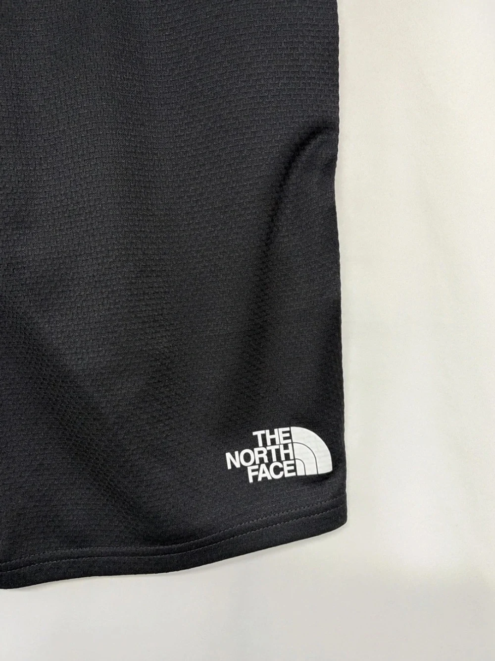NWOT The North Face Men's Black Shorts Large Logo Athletic Elastic Waist Shorts